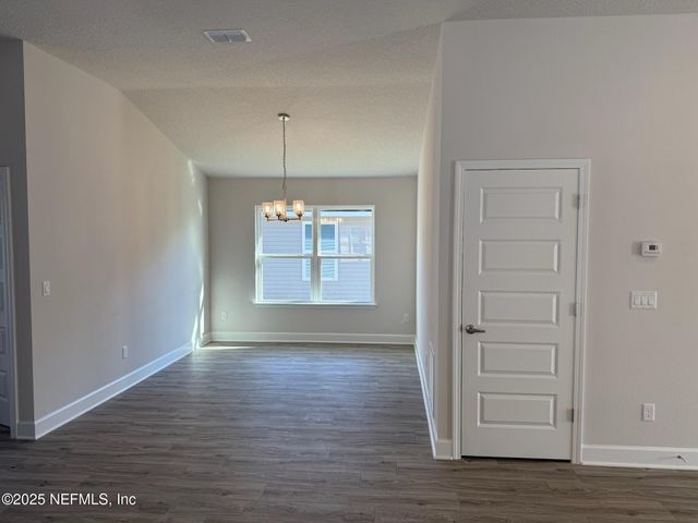 8284 HELMSLEY Boulevard, Jacksonville, FL 32219