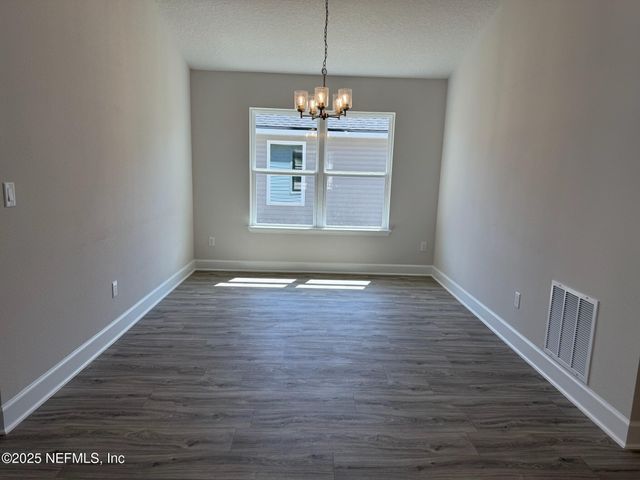8284 HELMSLEY Boulevard, Jacksonville, FL 32219