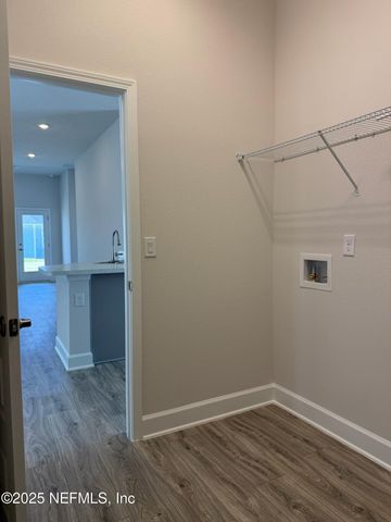 8284 HELMSLEY Boulevard, Jacksonville, FL 32219