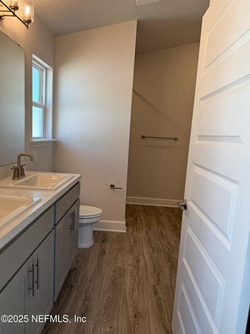 8284 HELMSLEY Boulevard, Jacksonville, FL 32219