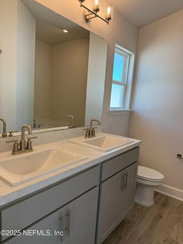 8284 HELMSLEY Boulevard, Jacksonville, FL 32219