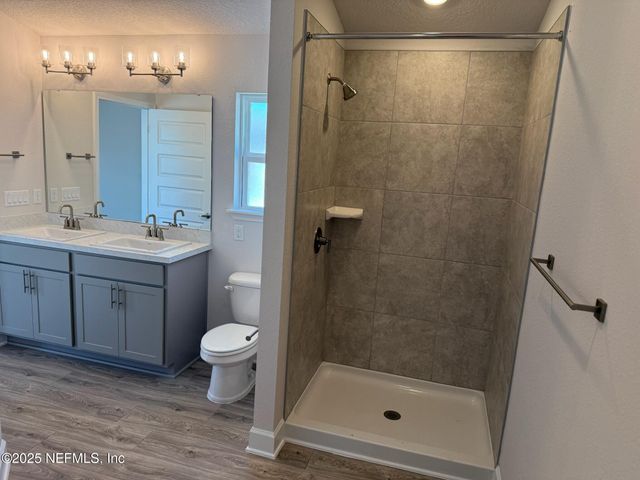 8284 HELMSLEY Boulevard, Jacksonville, FL 32219