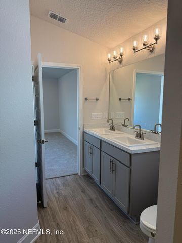 8284 HELMSLEY Boulevard, Jacksonville, FL 32219