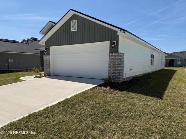 8284 HELMSLEY Boulevard, Jacksonville, FL 32219
