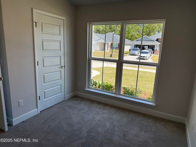 8284 HELMSLEY Boulevard, Jacksonville, FL 32219