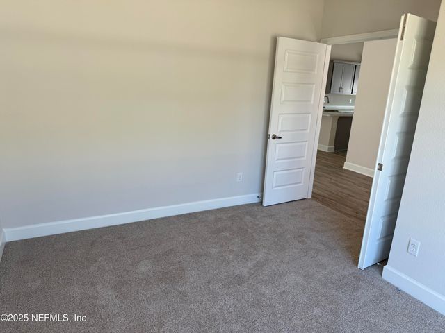 8284 HELMSLEY Boulevard, Jacksonville, FL 32219