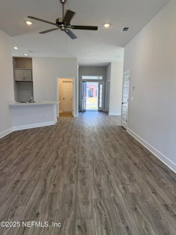 8284 HELMSLEY Boulevard, Jacksonville, FL 32219