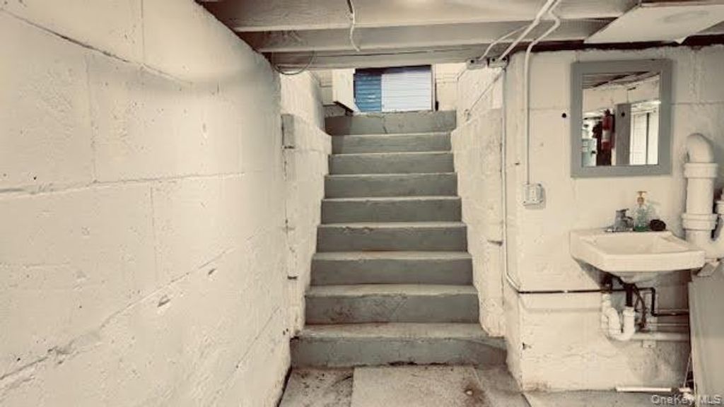 43-27 Bowne Street BB, Flushing, NY 11355 — photo 3