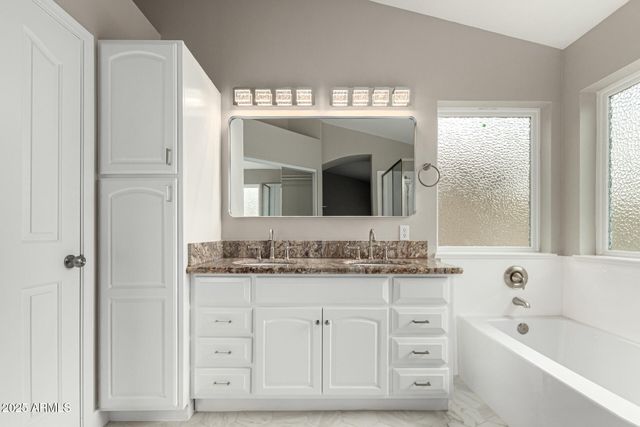 2319 E SAN TAN Drive, Gilbert, AZ 85296