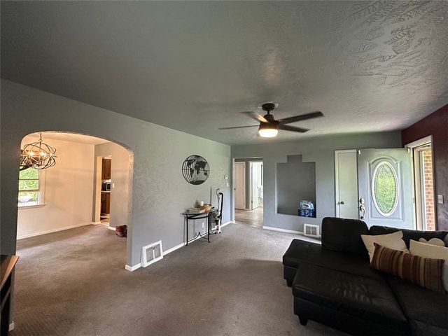 904 Sandalwood Dr, City Of Greensburg, PA 15601