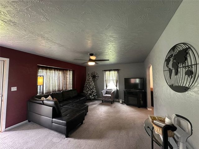 904 Sandalwood Dr, City Of Greensburg, PA 15601