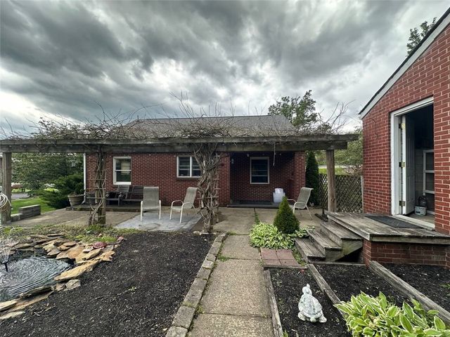 904 Sandalwood Dr, City Of Greensburg, PA 15601