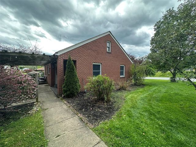 904 Sandalwood Dr, City Of Greensburg, PA 15601