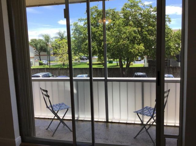 7173 ORANGE Drive 220B, Davie, FL 33314