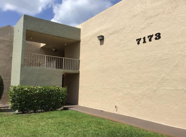 7173 ORANGE Drive 220B, Davie, FL 33314