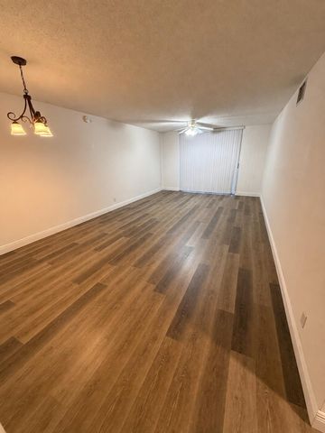 7173 ORANGE Drive 220B, Davie, FL 33314
