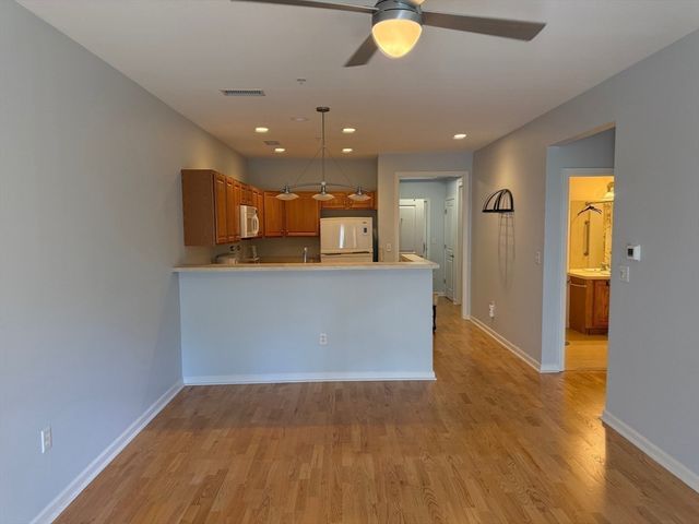 107 Clocktower Dr 207, Waltham, MA 02452