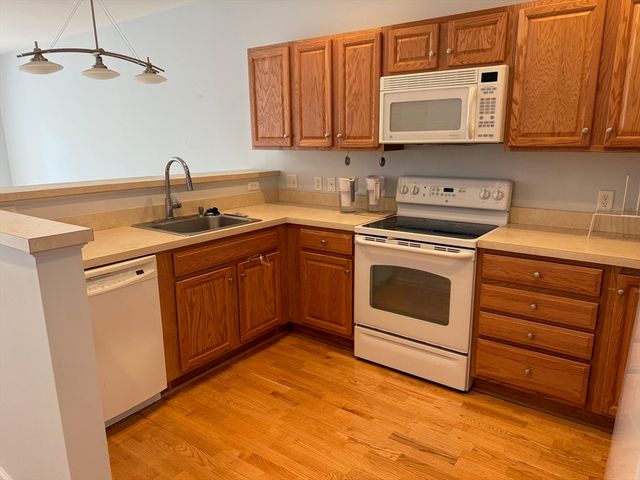107 Clocktower Dr 207, Waltham, MA 02452