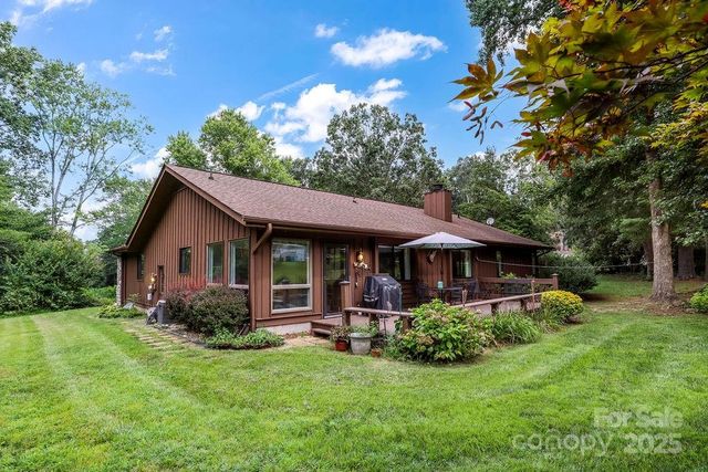 27 Poplar Court, Hendersonville, NC 28792