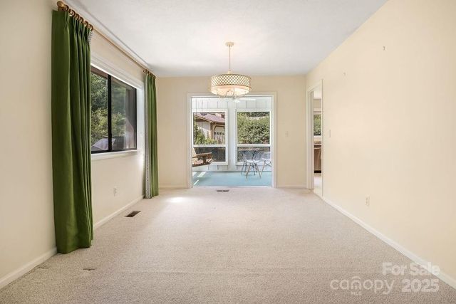 27 Poplar Court, Hendersonville, NC 28792