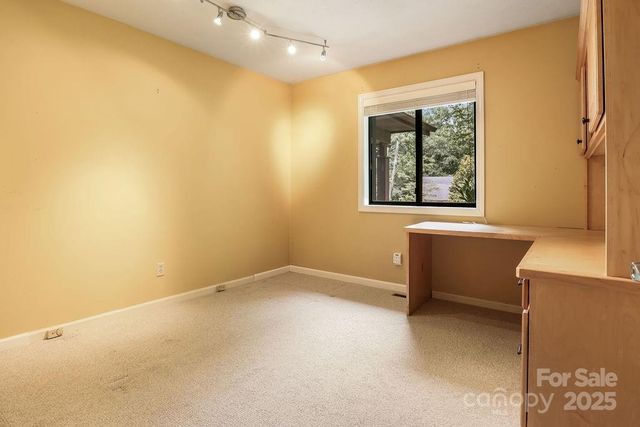 27 Poplar Court, Hendersonville, NC 28792