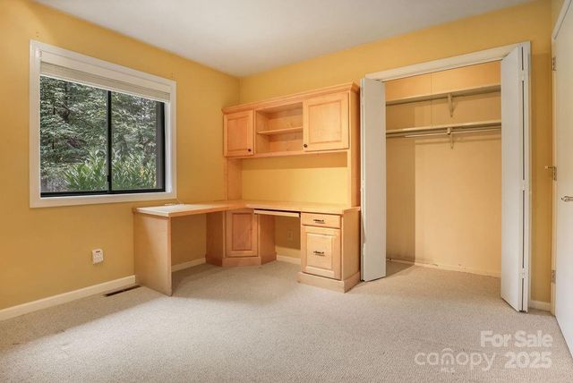27 Poplar Court, Hendersonville, NC 28792