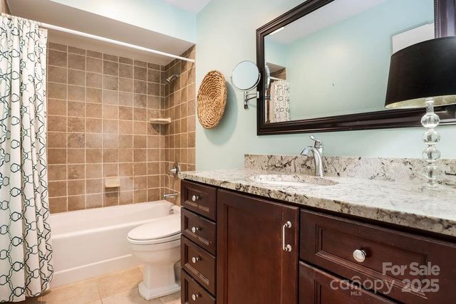 27 Poplar Court, Hendersonville, NC 28792