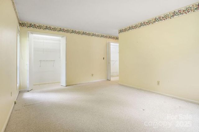 27 Poplar Court, Hendersonville, NC 28792