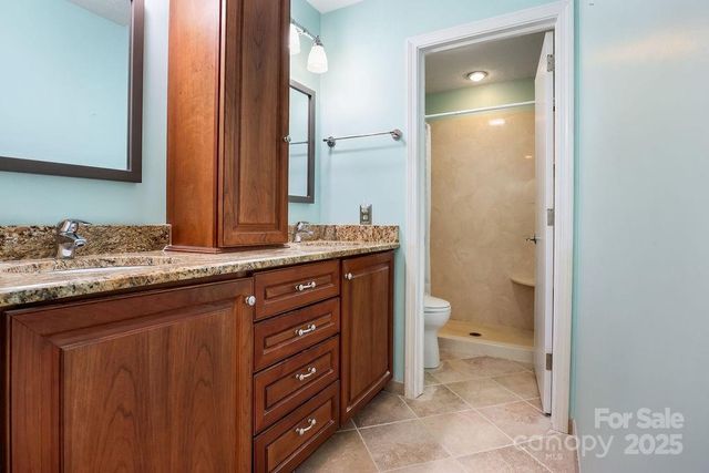 27 Poplar Court, Hendersonville, NC 28792