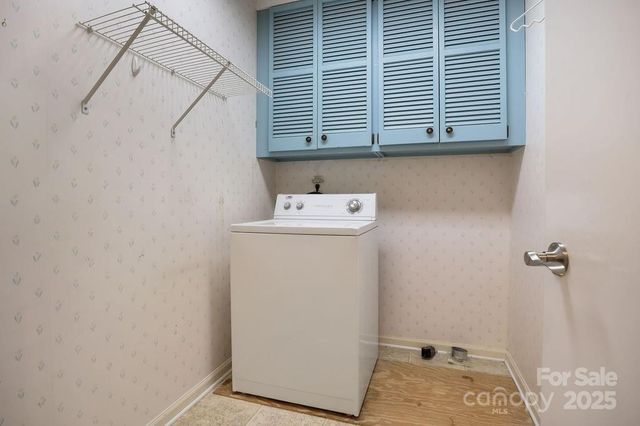 27 Poplar Court, Hendersonville, NC 28792