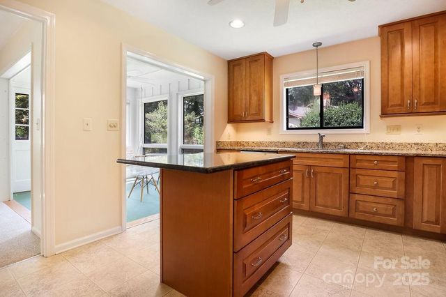 27 Poplar Court, Hendersonville, NC 28792