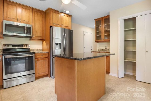 27 Poplar Court, Hendersonville, NC 28792