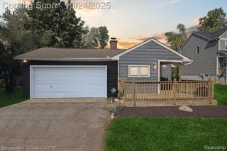 4066 Green Lake Road, West Bloomfield, MI 48324
