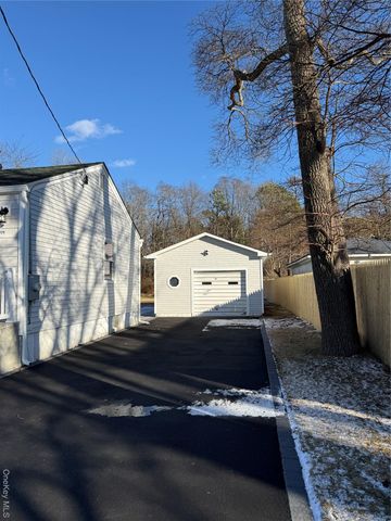 225 Norma Avenue, West Islip, NY 11795