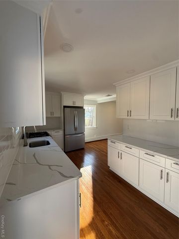 225 Norma Avenue, West Islip, NY 11795