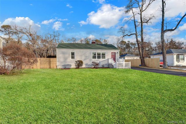 225 Norma Avenue, West Islip, NY 11795