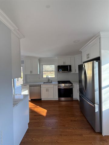 225 Norma Avenue, West Islip, NY 11795