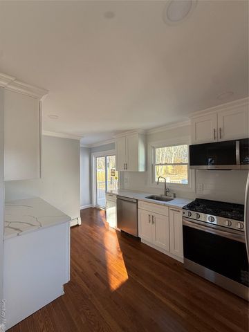 225 Norma Avenue, West Islip, NY 11795