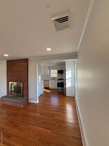 225 Norma Avenue, West Islip, NY 11795