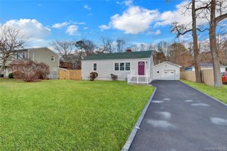 225 Norma Avenue, West Islip, NY 11795