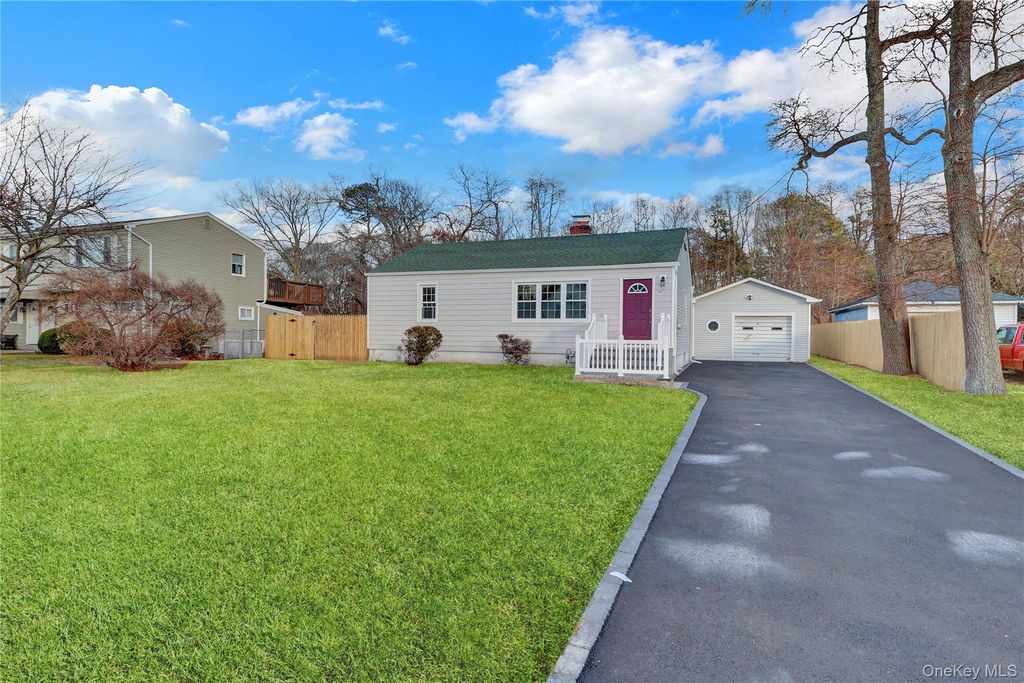 225 Norma Avenue, West Islip, NY 11795