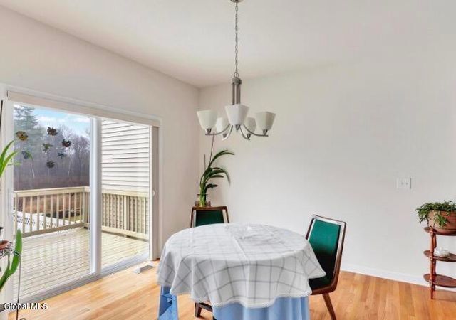 15 Rosemore Place, Halfmoon, NY 12118