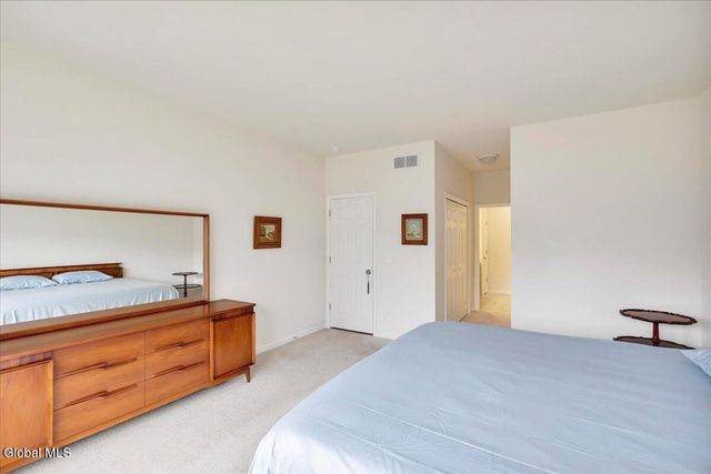 15 Rosemore Place, Halfmoon, NY 12118