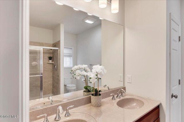 15 Rosemore Place, Halfmoon, NY 12118