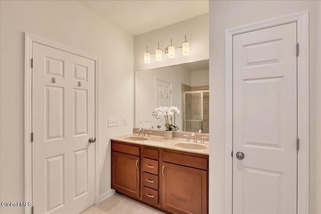 15 Rosemore Place, Halfmoon, NY 12118