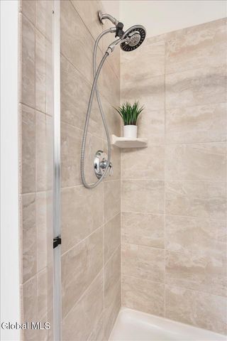 15 Rosemore Place, Halfmoon, NY 12118