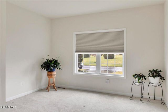 15 Rosemore Place, Halfmoon, NY 12118