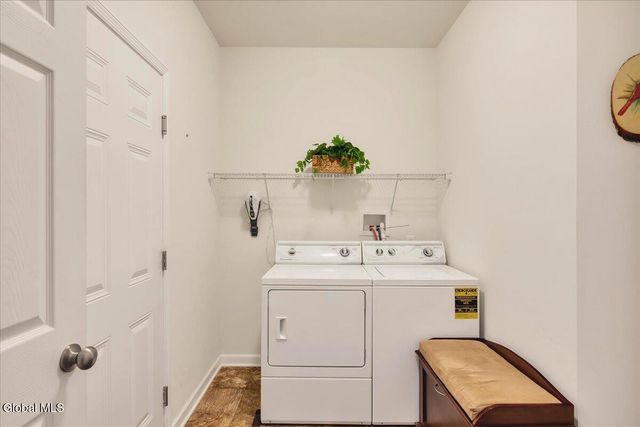 15 Rosemore Place, Halfmoon, NY 12118