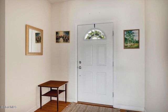 15 Rosemore Place, Halfmoon, NY 12118