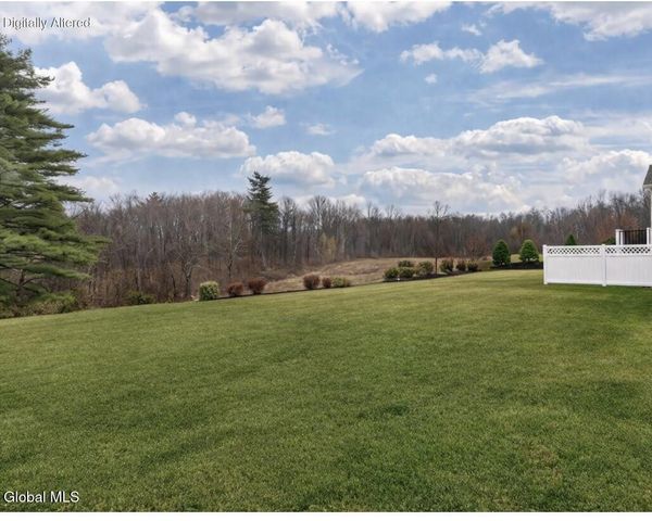 15 Rosemore Place, Halfmoon, NY 12118